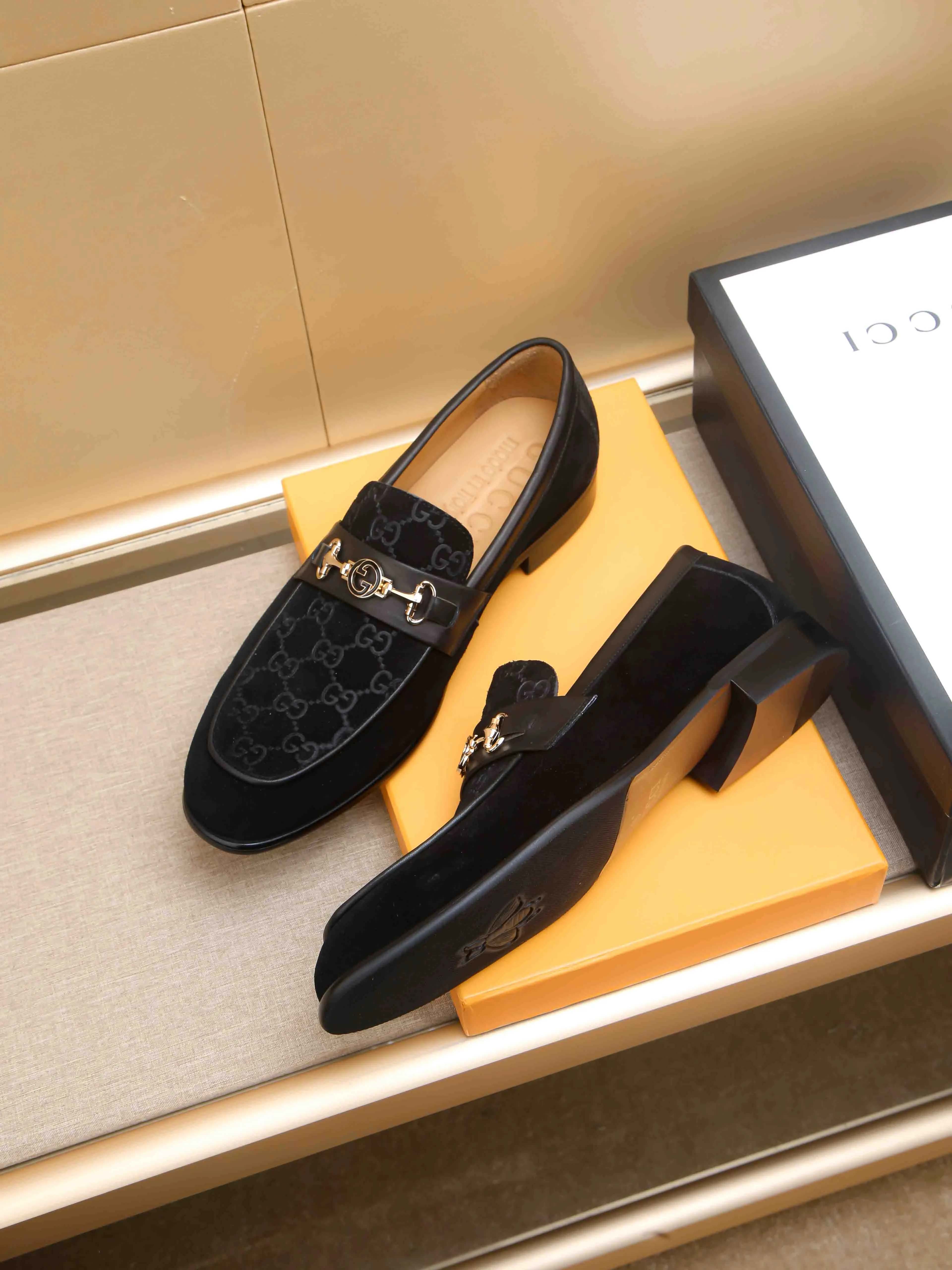 Men's men's shoes 💰460 🆘【GUCCI】Gucci ·🐂里· Hot-selling pea shoes top brand luxury, top quality, the latest fashion pea shoes.. The upper is made of original first-layer cowhide. (Full first-layer water-dyed 🐂 leather·inner). The original stylish and stylish soft rubber wear-resistant and non-slip outsole is light and comfortable on the foot, available in 3 colors! Matching code: 39-44 (customized at 39.45.46)